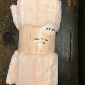 Comma Home Luxurious Plush Throw Blanket, White/Ivory
